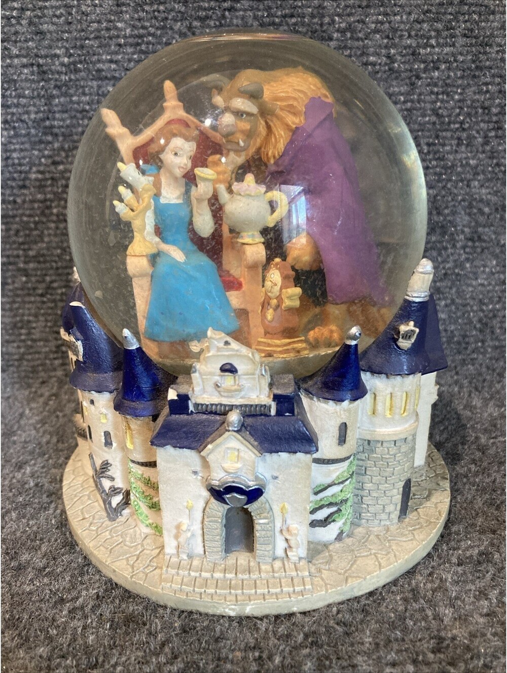 1989 The Disney Store Beaty & The Beast Castle Music 6" Tall Snowglobe